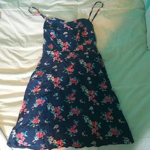 Floral summer dress with cutout back